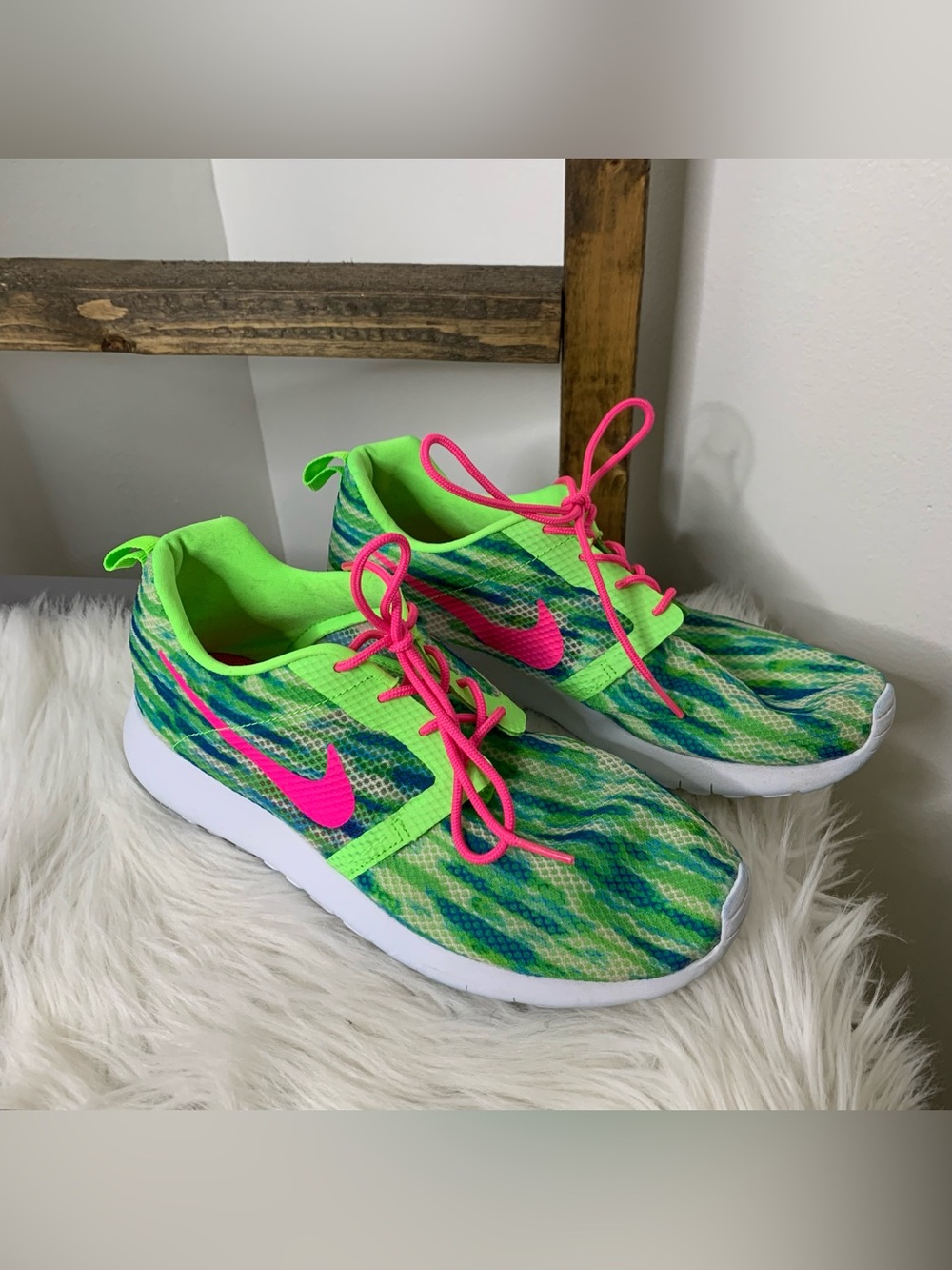 Nike Youth Running Shoe Rosherun Flight Weight Size 7Y